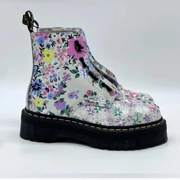 Dr. Martens
Sinclair Boots Women Size 6 - Picture 4 of 8